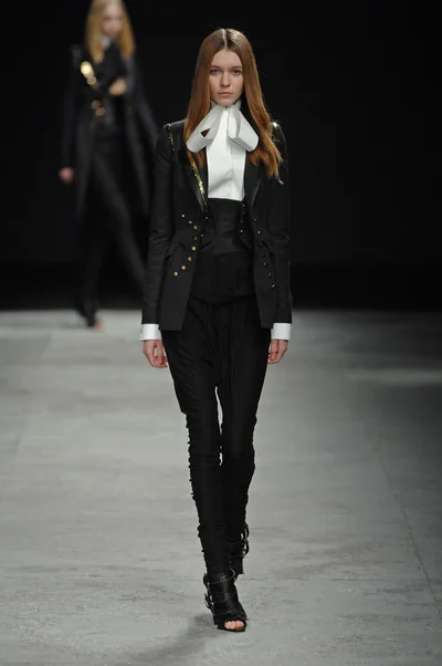 Look 14